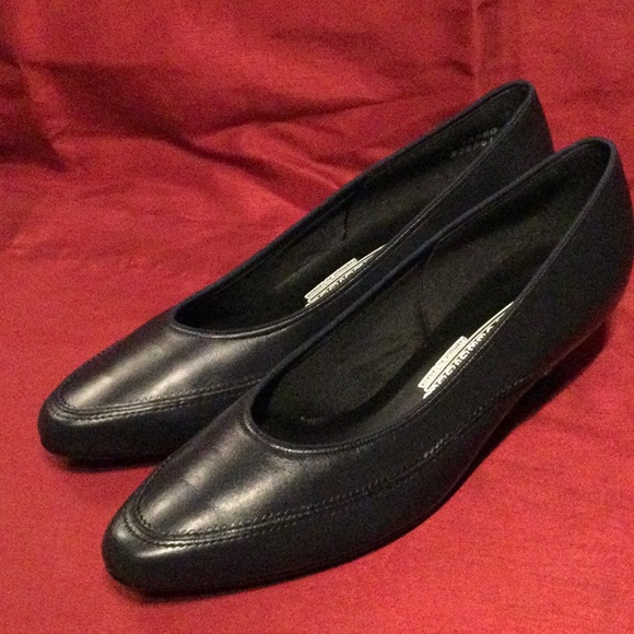 Naturalizer Women’s Joy Leather Pumps - Picture 1 of 8